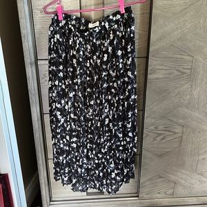 suzy shier size m skirt floral navy blue and white